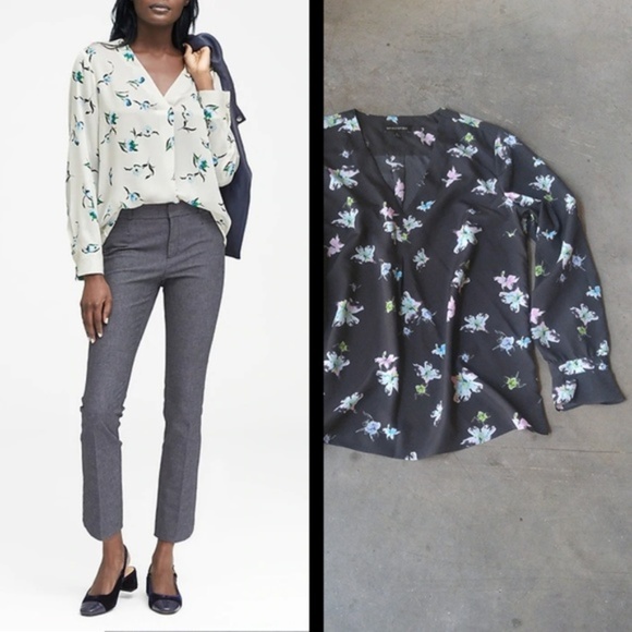 Banana Republic Tops - Banana Republic Halli Drapey Floral V-Neck Top L